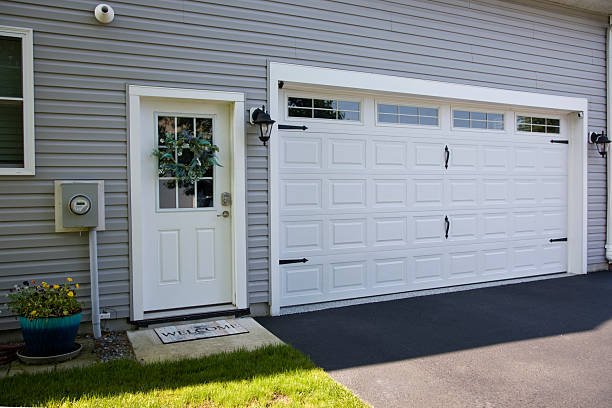 24/7 Emergency Garage Door Panel Replacement experts in North Merrick, NY